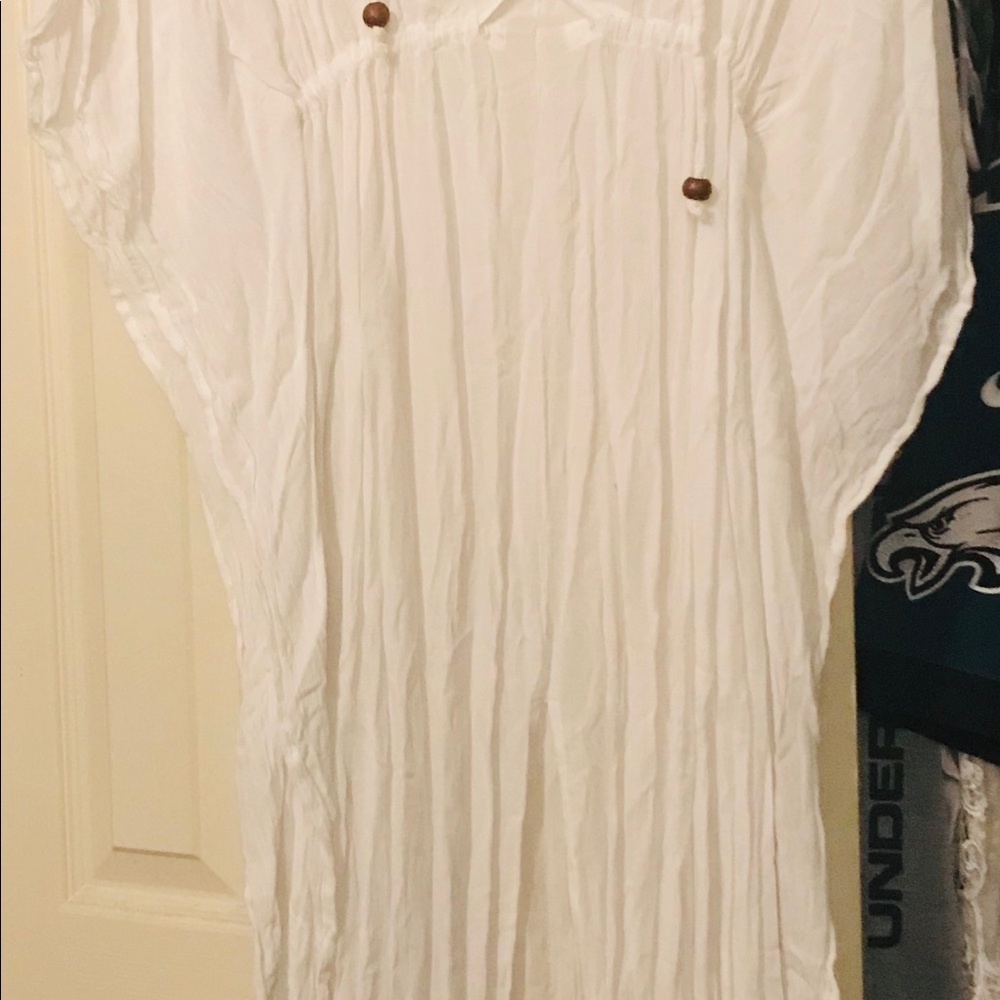 Beautiful long but very light coverup only worn 1x